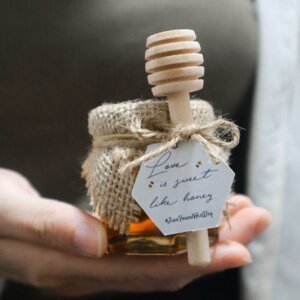 Captivating Wedding Souvenir Ideas for your Wedding - Adorable Sweet Honey Jar Door Gift