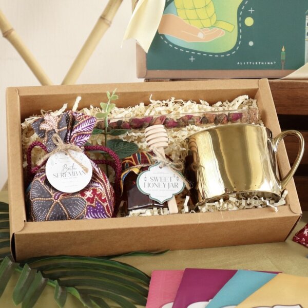 Riuh Raya 2024 Raya Gift Box Close-up